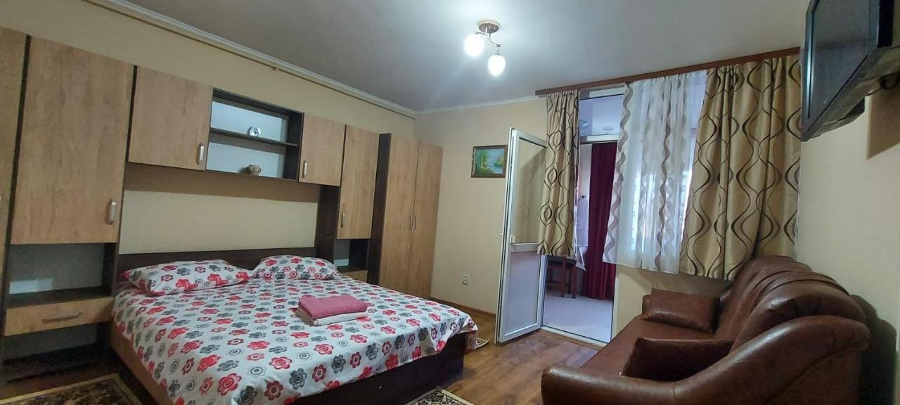 Flora Apartment Satu Mare Exterior foto
